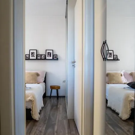 Modern With Balcony Near Shopping Mall Apartment